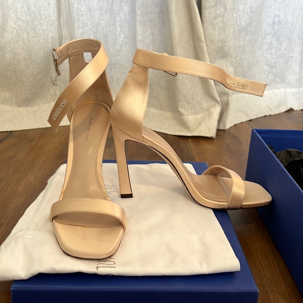 NWT Staurt Weitzman square nudist blush size 8